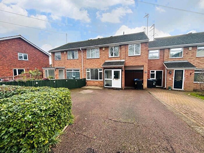 4 Bedroom Terraced House For Sale In Thruxton Drive, Parklands, Northampton, NN3