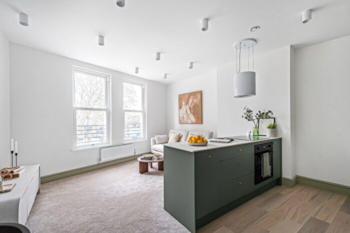 1 Bedroom Flat For Sale In Wandsworth Road, Clapham Town, SW8