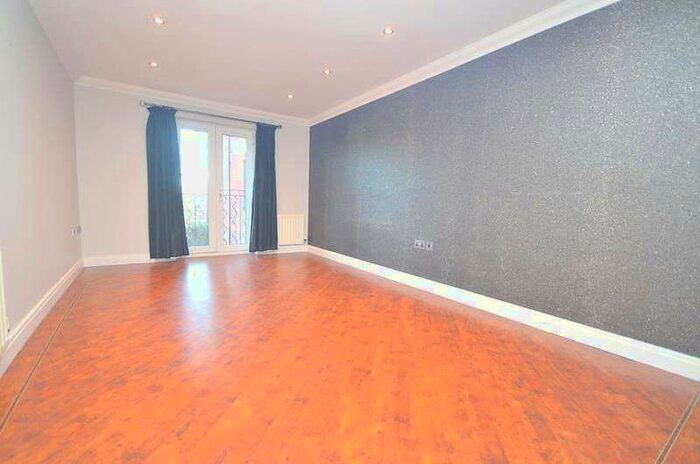 2 Bedroom Apartment To Rent In College Court, 3 Scholars Way, Romford, RM2