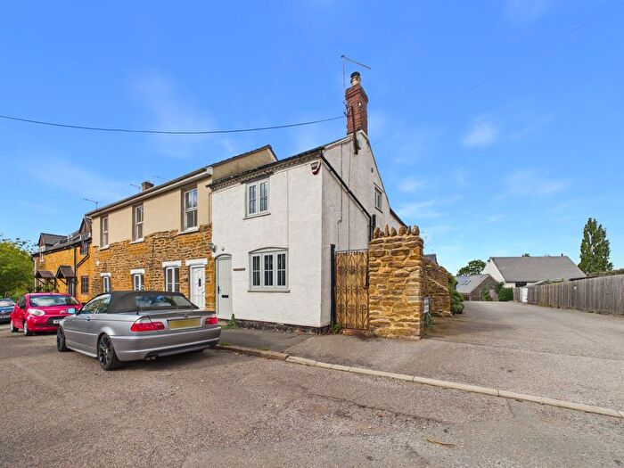 3 Bedroom Cottage For Sale In Harbidges Lane, Long Buckby, NN6