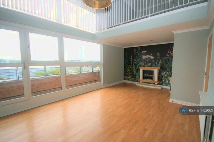 3 Bedroom Flat To Rent In Minerva Way, Glasgow, G3