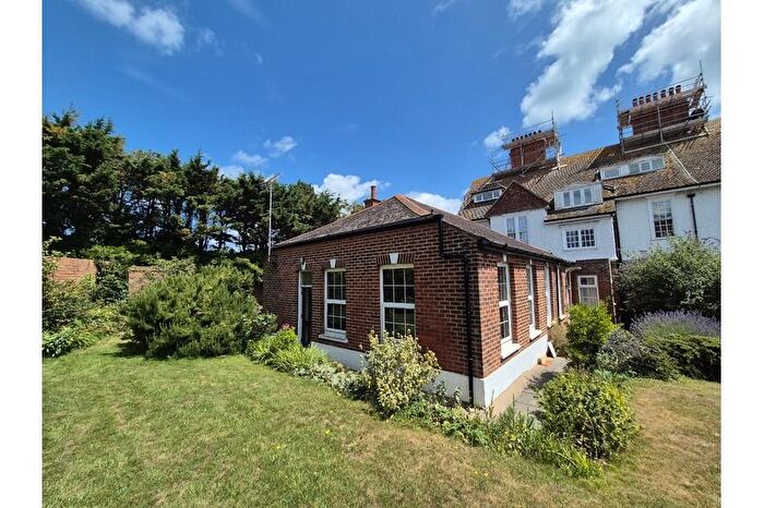 1 Bedroom Bungalow To Rent In , Braeside, , Western Esplanade, Thanet, Broadstairs, CT10