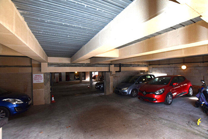 1 Bedroom Apartment For Sale In Lady Place Court, Market Square, Alton, Hampshire, GU34