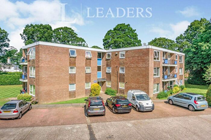 2 Bedroom Flat To Rent In April Close, Horsham, RH12