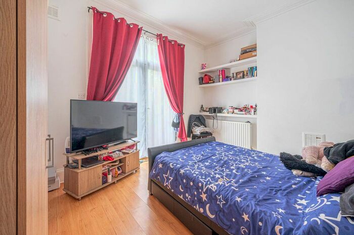 2 Bedroom Flat To Rent In Dollis Park, Finchley, London, N3