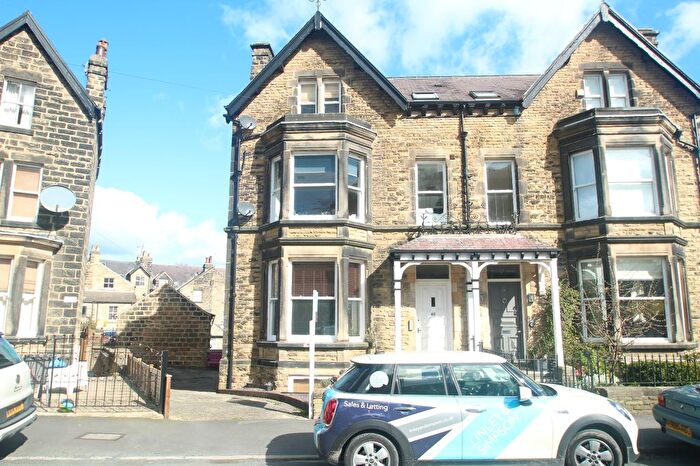 2 Bedroom Flat To Rent In Harlow Terrace, Harrogate, North Yorkshire, Uk, HG2