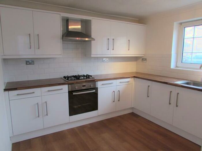 2 Bedroom Semi-Detached House To Rent In Buzzard Road, Luton, LU4