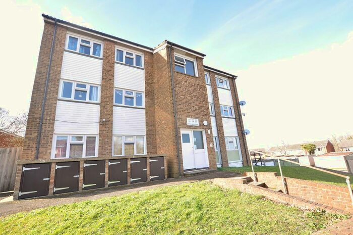 2 Bedroom Flat To Rent In Park Barn Drive, Guildford, Surrey, GU2