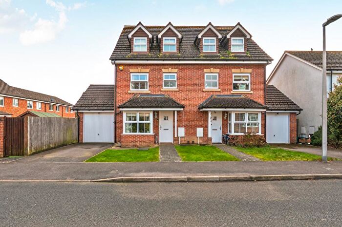 4 Bedroom Semi Detached House For Sale In Fusiliers Place, Thatcham, RG19