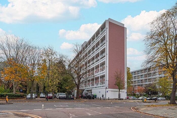2 Bedroom Flat To Rent In Barrington Road, Brixton, London, SW9