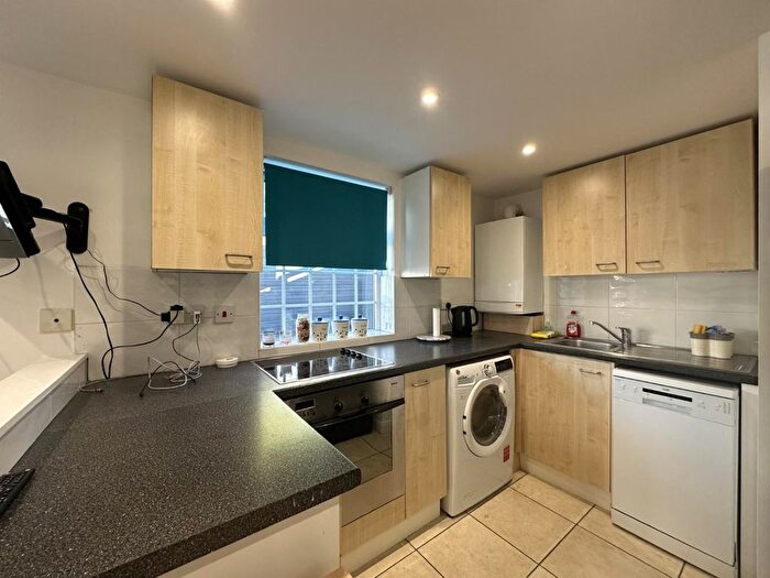 Studio To Rent In Yeading Gardens, Hayes, UB4