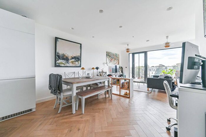 2 Bedroom Flat For Sale In Bell Foundry Close, Croydon, Croydon, CR0