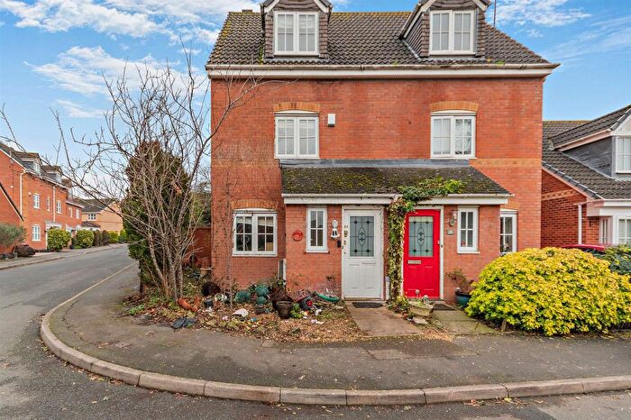 3 Bedroom End Terrace House For Sale In Kentmere Road, Bromsgrove, B60