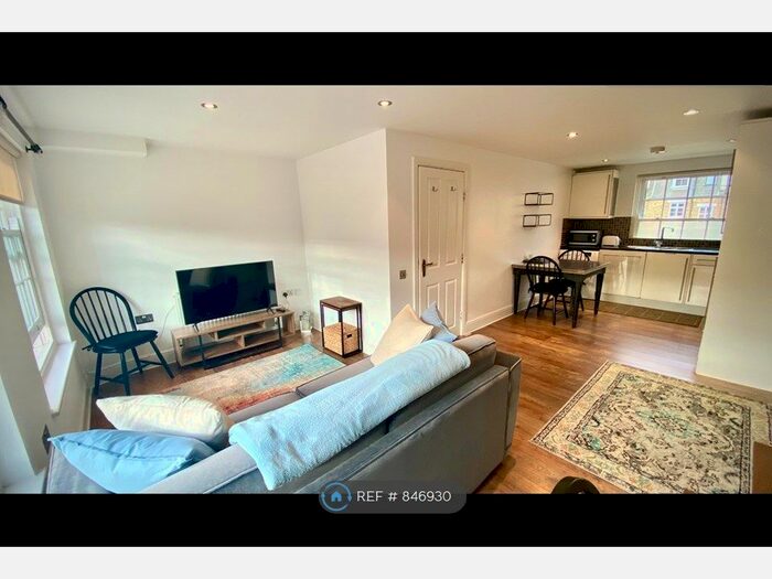 2 Bedroom Maisonette To Rent In Charville Court, London SE10