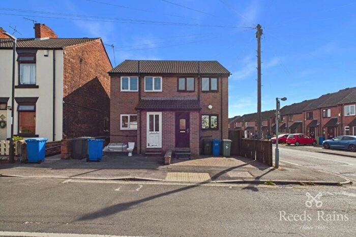 2 Bedroom Semi-Detached House To Rent In Wellington Street, New Whittington, Chesterfield, Derbyshire, S43
