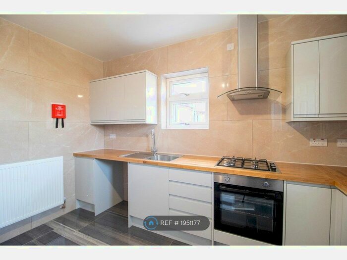 3 Bedroom Maisonette To Rent In Central Park Road, London, E6