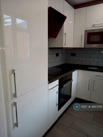 3 Bedroom Flat To Rent In Cuttholme Way, Chesterfield, S40