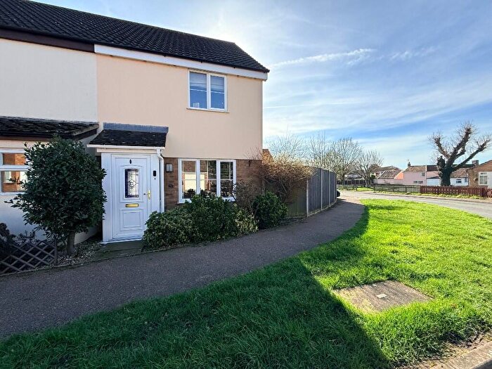3 Bedroom Semi Detached House For Sale In Thorpe Drive, Attleborough, Norfolk, NR17