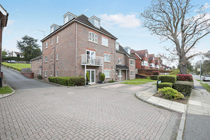 2 Bedroom Flat To Rent In St. Francis Close, Berkhamsted, HP4