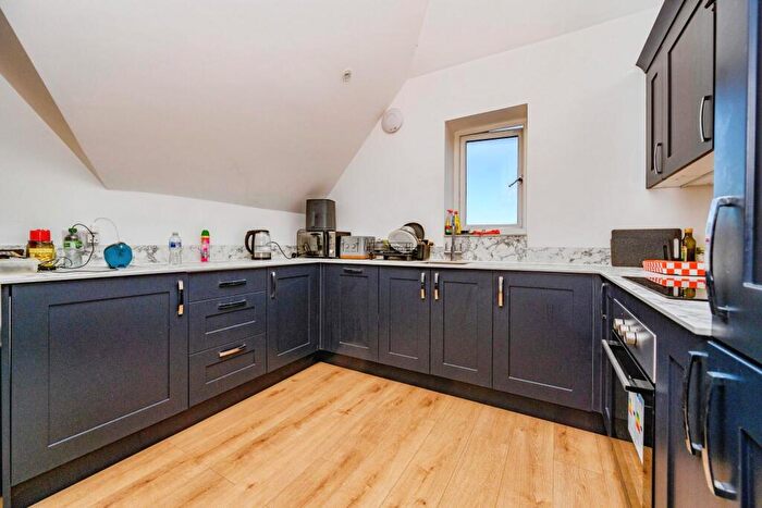 1 Bedroom Flat For Sale In West Wycombe Road, High Wycombe, HP12