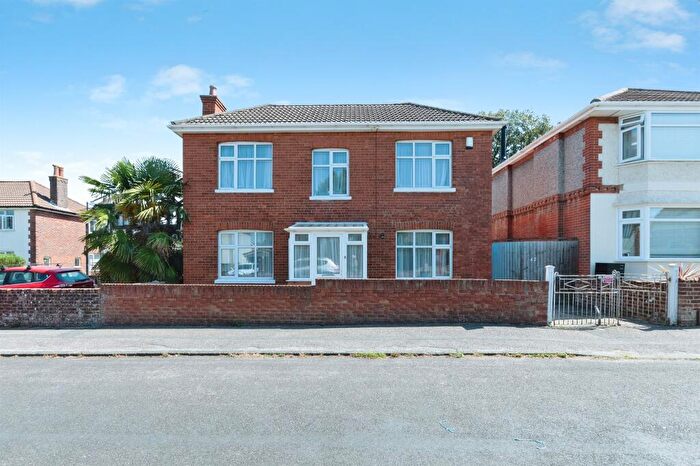 2 Bedroom Detached House For Sale In Hood Crescent, Bournemouth, BH10