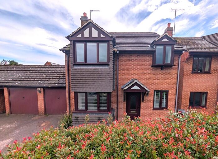 4 Bedroom Link Detached House For Sale In Auden Close, Church Broughton, DE65