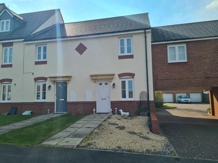 2 Bedroom End Of Terrace House To Rent In Cae Mawr, Wrexham, Wrecsam, LL11