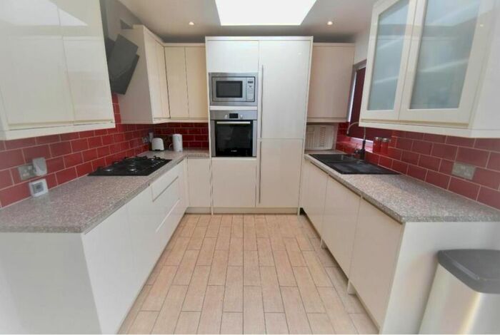 5 Bedroom Property To Rent In First Avenue, London, W3