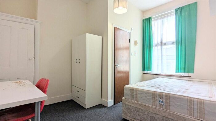 Apartment To Rent In Cornwallis Road, Archway, London, N19