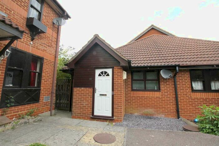 Studio To Rent In Boxberry Gardens, Walnut Tree, Milton Keynes, MK7