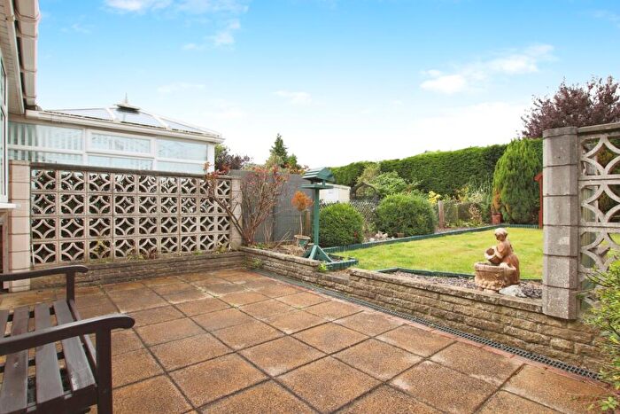 2 Bedroom Semi-Detached Bungalow For Sale In Norland Avenue, Hull, HU4