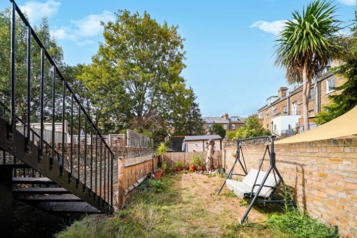 1 Bedroom Apartment To Rent In Roden Street, London, N7