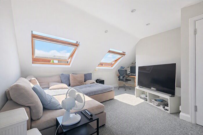 1 Bedroom Maisonette To Rent In Kingston Road, Raynes Park, SW20
