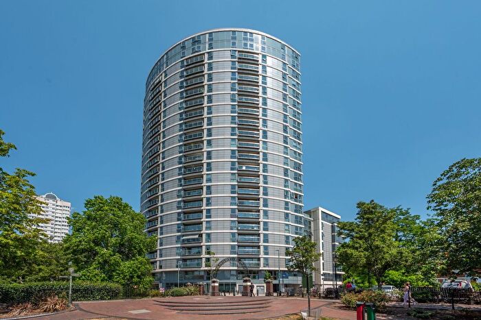 2 Bedroom Flat To Rent In Argento Tower, Wandsworth, London, SW18