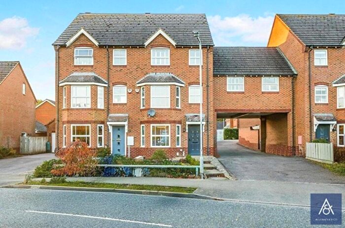 4 Bedroom Terraced House For Sale In Humphries Drive, Brackley, Northamptonshire, NN13