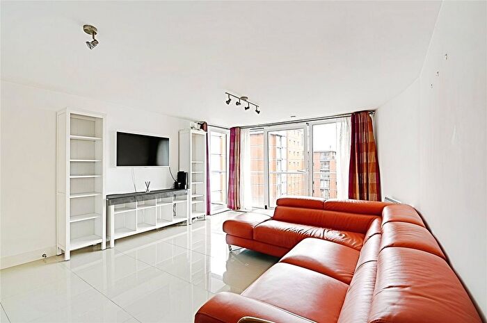 1 Bedroom Flat To Rent In Holland Gardens, Brentford, TW8