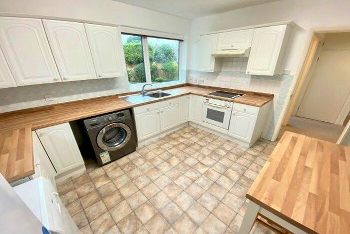 2 Bedroom Flat To Rent In Warren Road, Guildford GU1