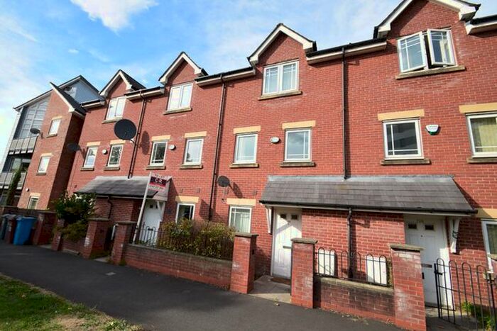 4 Bedroom Town House To Rent In Bold Street, Hulme, Manchester. Qh., M15