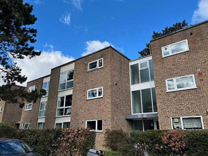 2 Bedroom Flat To Rent In The Spinney, Nascot Wood, Watford, WD17