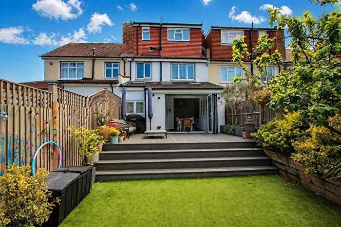 4 Bedroom Property For Sale In Gordon Road, Carshalton Beeches, SM5