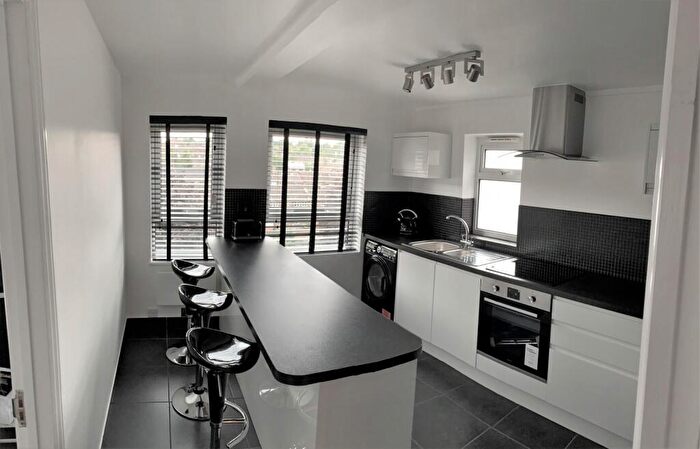 3 Bedroom Flat To Rent In Winnall, SO23