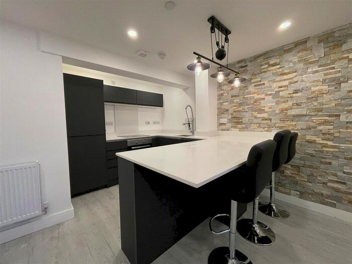 3 Bedroom Flat To Rent In Richmond Road, Cathays, Cardiff, CF24