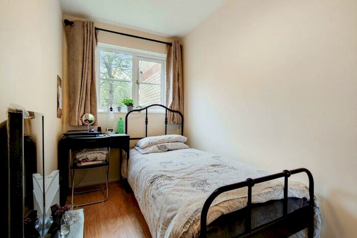 2 Bedroom Flat To Rent In Heddington Grove, Islington, London, N7
