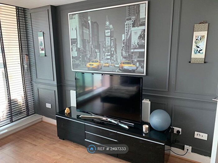 2 Bedroom Flat To Rent In Windward Court, London, E16