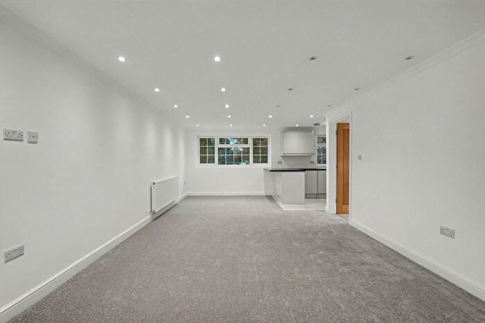 3 Bedroom Flat For Sale In Wallis Avenue, Maidstone, Kent, ME15