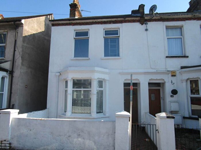 3 Bedroom Semi Detached House To Rent In Stromness Road, Southend On Sea, SS2