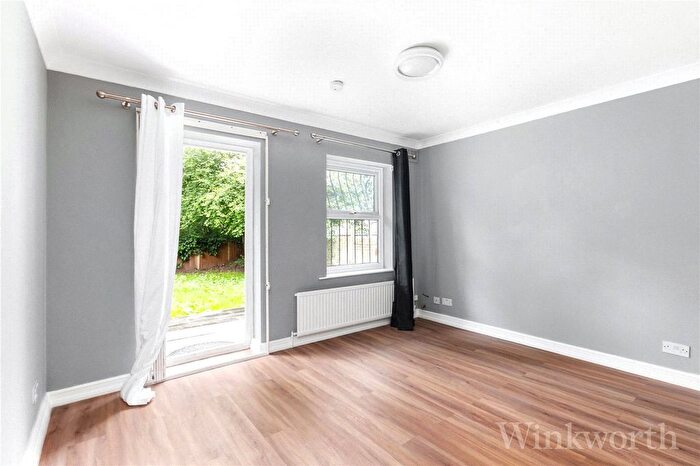 2 Bedroom Flat To Rent In Parkfield Road, London, SE14