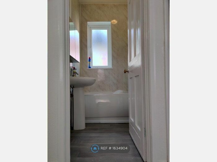 2 Bedroom Flat To Rent In Bute Street, Brighton, BN2