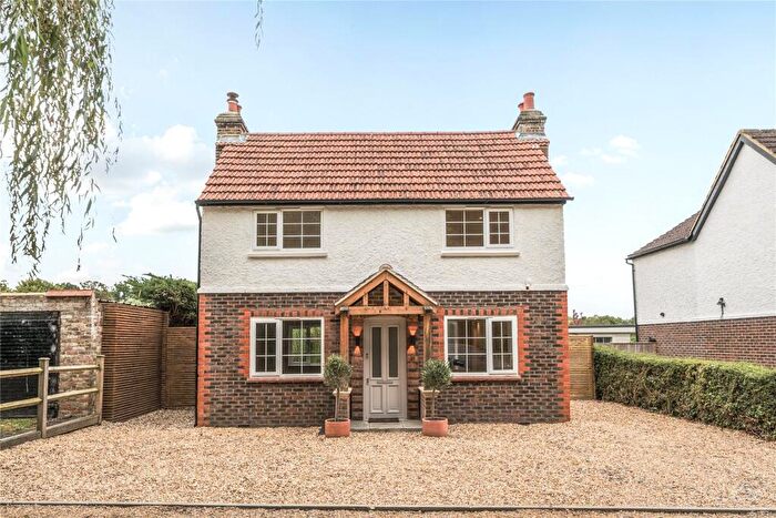 3 Bedroom Detached House For Sale In Milestone Close, Ripley, Surrey, GU23