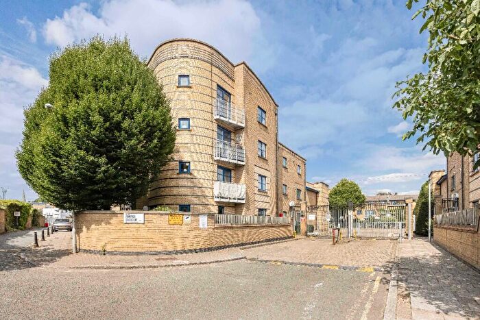 1 Bedroom Flat To Rent In Juniper Crescent, London, NW1